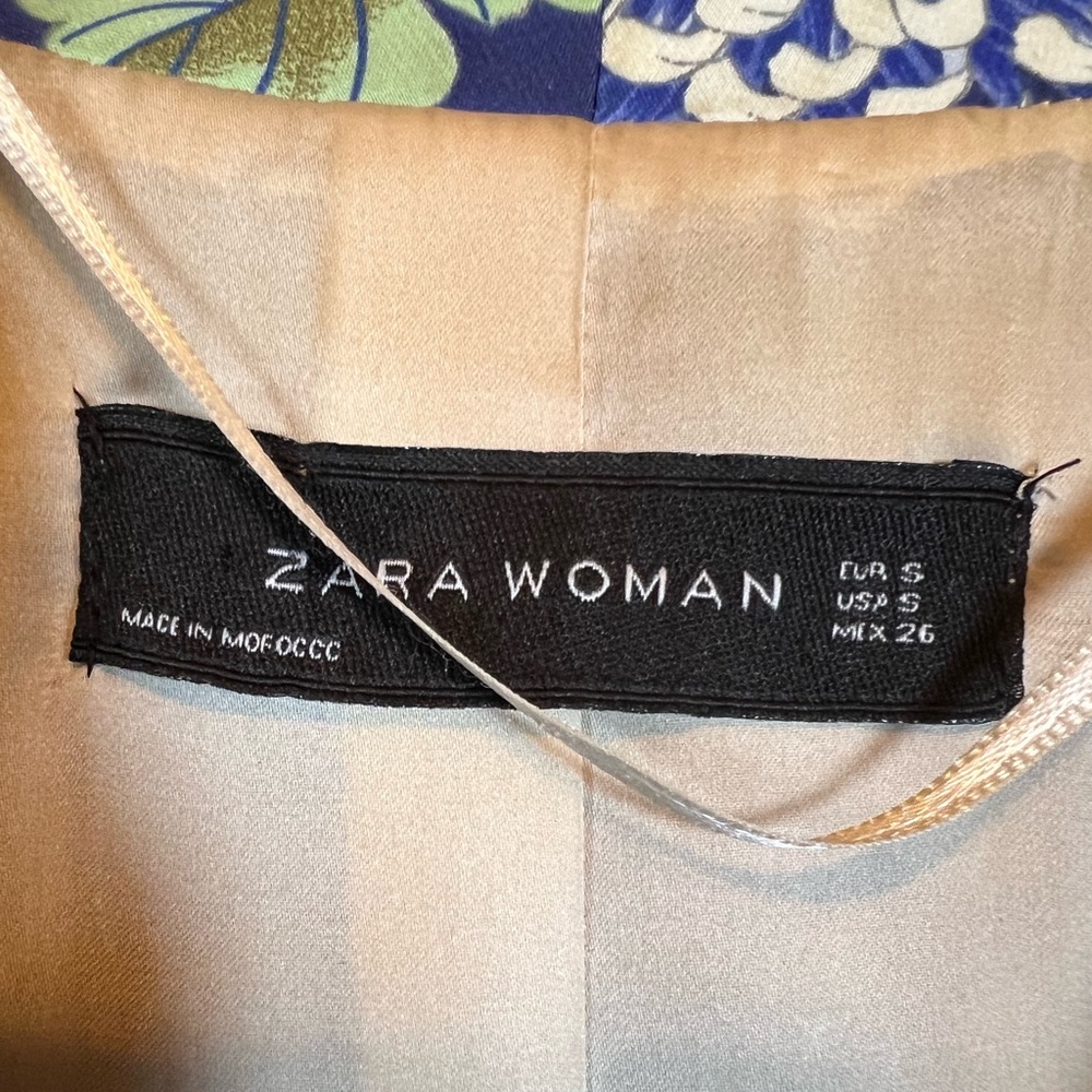 Zara Women Blue Floral Satin Blazer. Size S - Picture 4 of 6